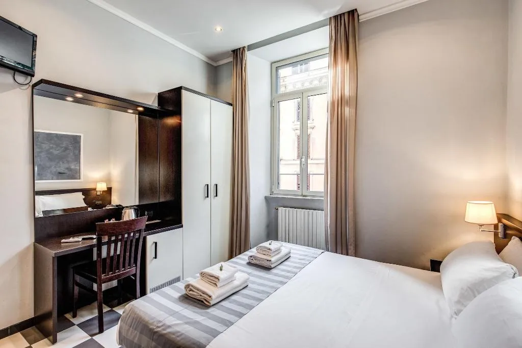 Room, Roma Da Noi, Naples