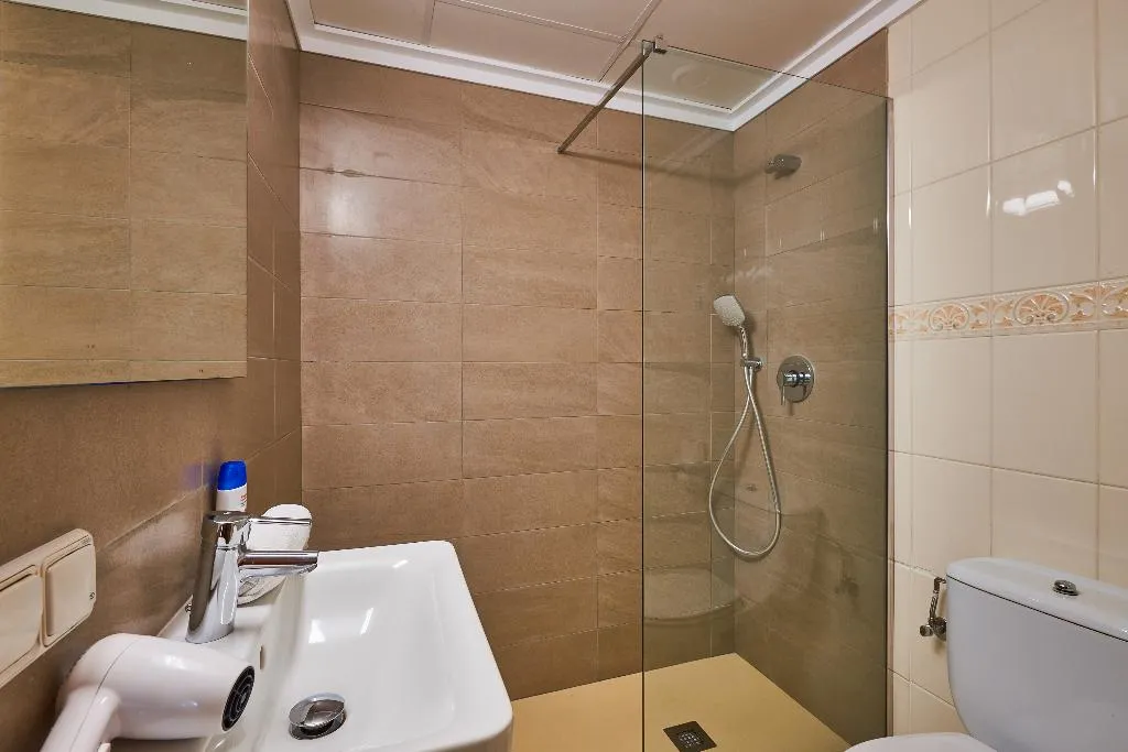 Room, More, Majorca
