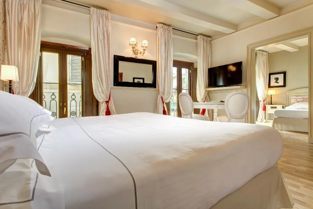 Double or Twin SUPERIOR Room, Grand Hotel Cavour, Florence