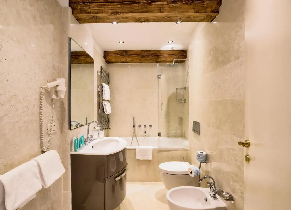 APARTMENT DELUXE CANAL VIEW Room, Al Redentore di Venezia, Venice