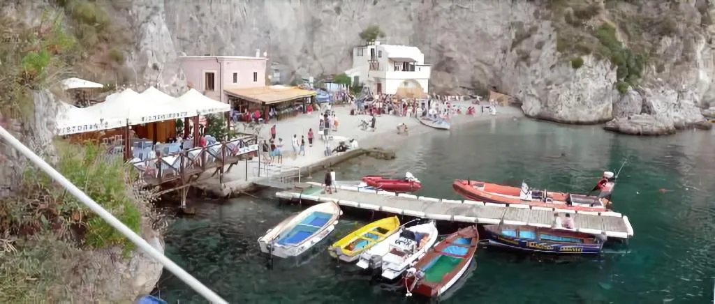 Sports and Entertainment, Le Terrazze, Naples