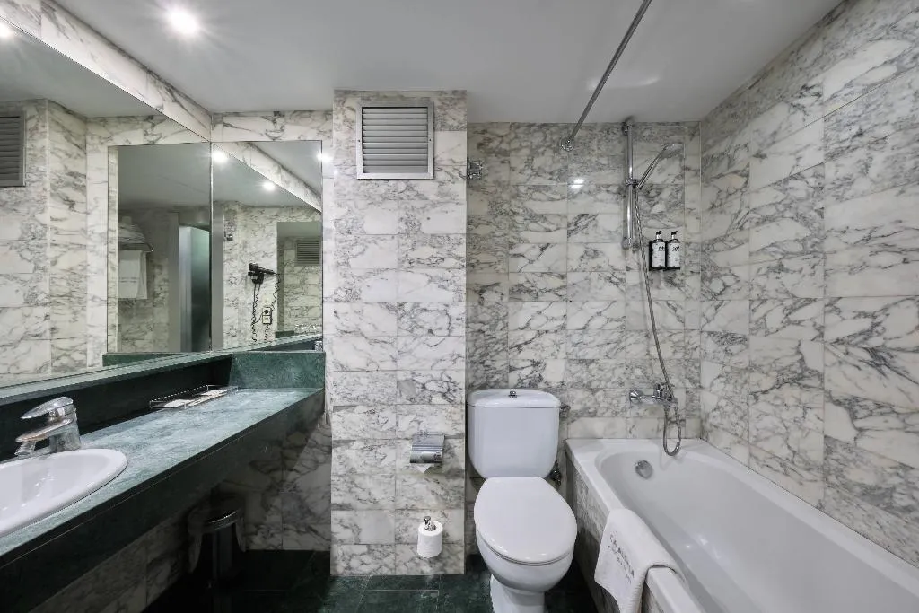 DOUBLE SINGLE USE STANDARD Room, Catalonia Park Güell, Barcelona