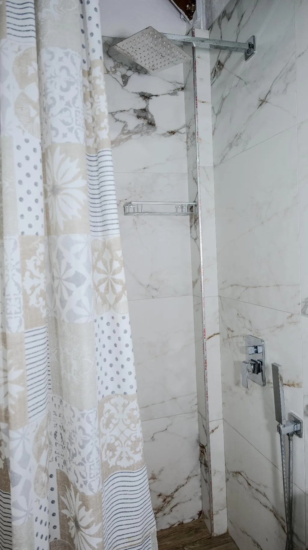 QUADRUPLE basement Room, Dolanit Hotels Vila E Drurit, Durres