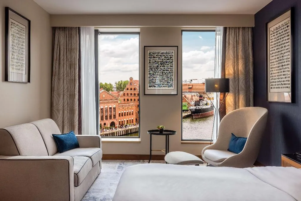 DOUBLE DELUXE RIVER VIEW Room, Hilton Gdansk, Gdansk