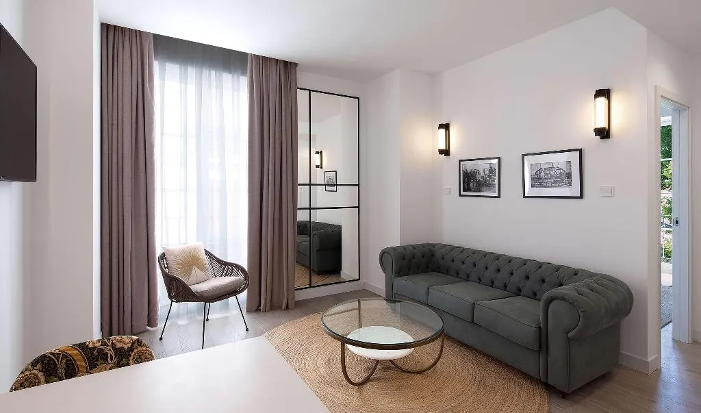 Room, Atocha Hotel Madrid, Tapestry Collection by Hilton, Madrid