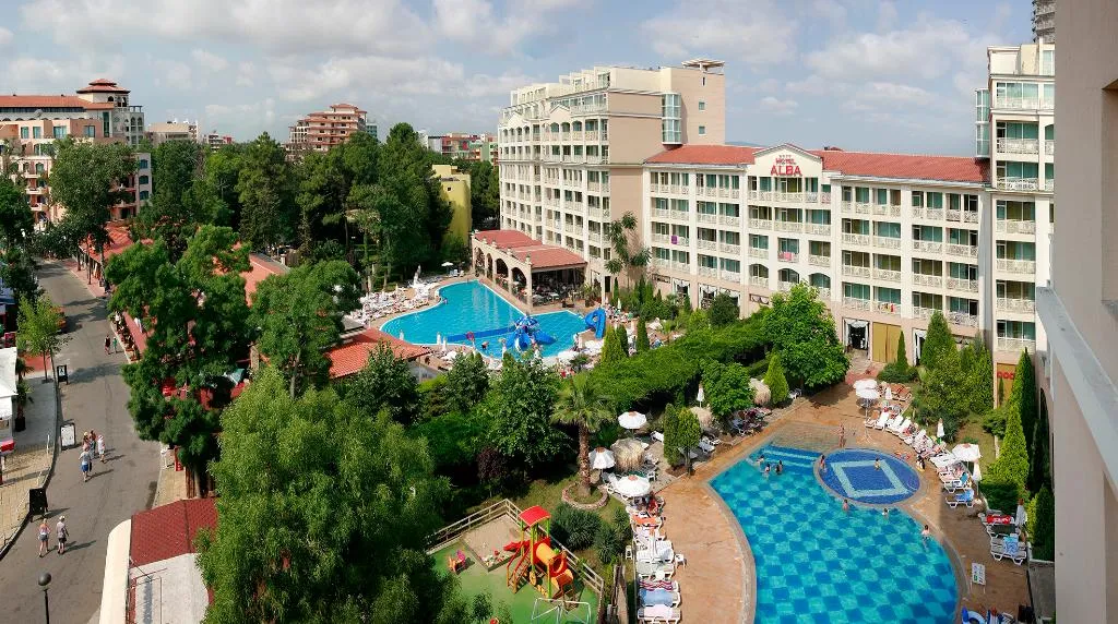 Pool, Alba, Bourgas