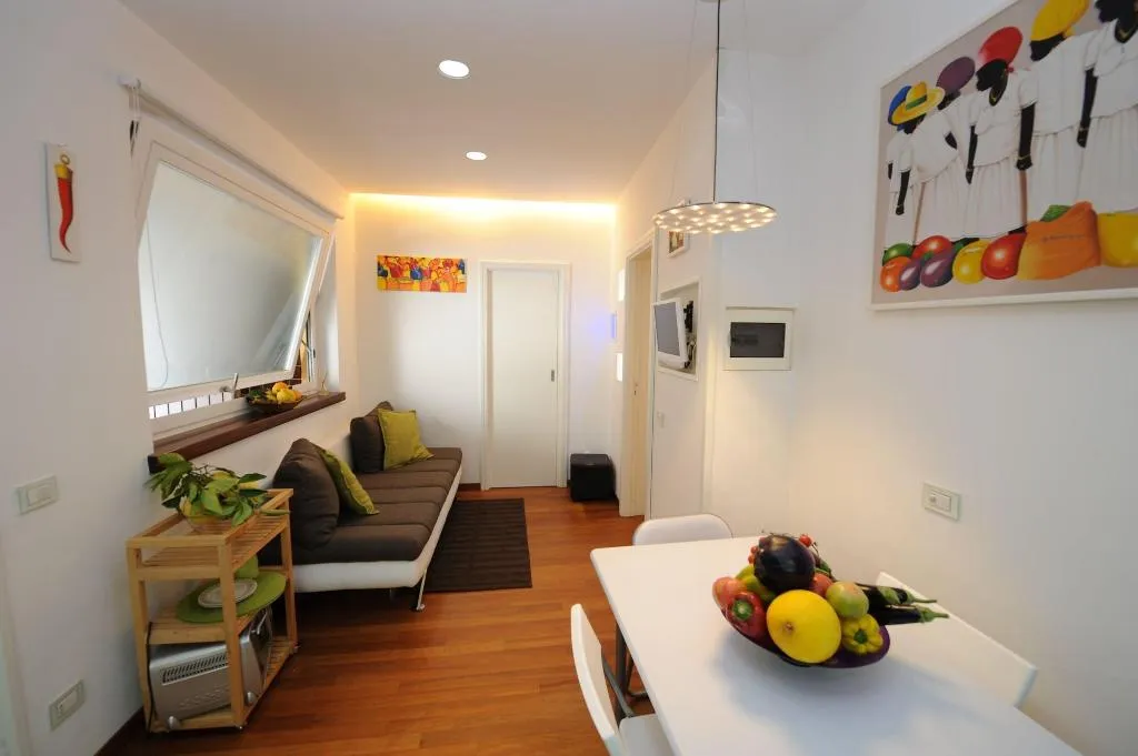 Room, Sorrento Center Suite, Naples