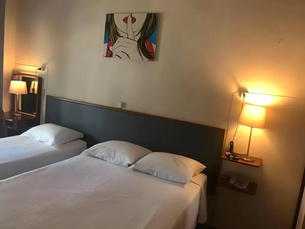 Room, Girassol, Porto