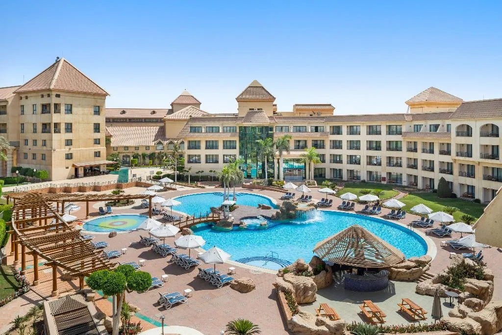 Pool, Hilton Pyramids Golf, Cairo