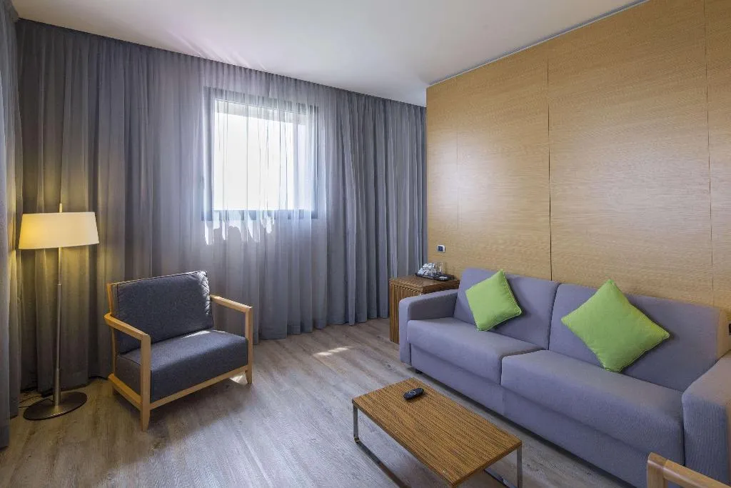 Room, NH Milano Fiera, Milan