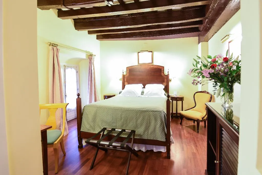 DOUBLE SINGLE USE STANDARD Room, Casas de la Juderia, Seville