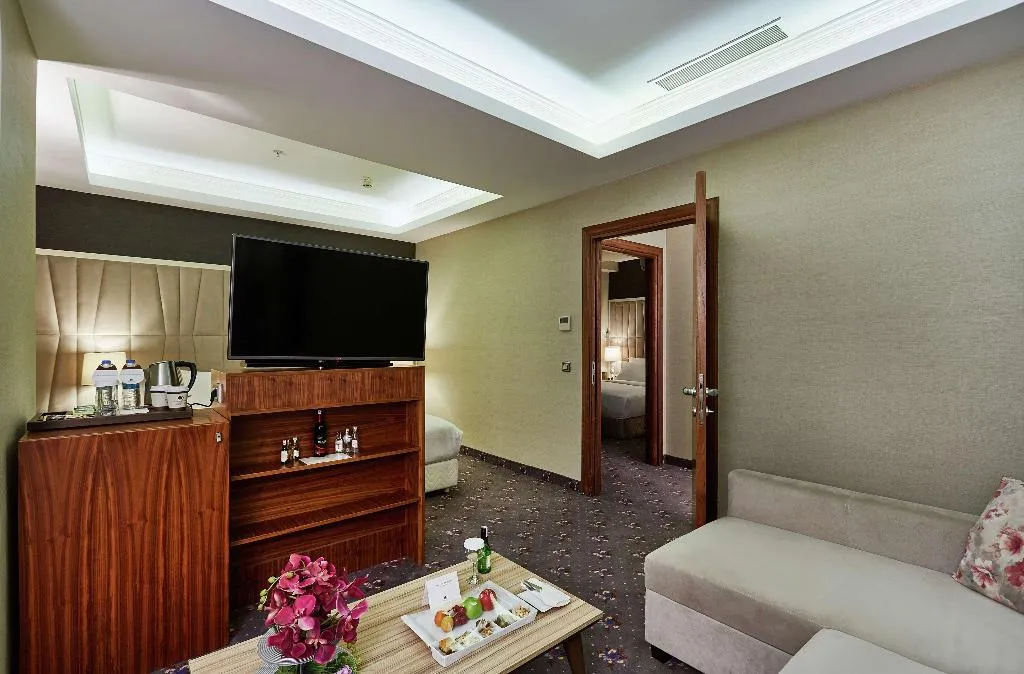 SUITE STANDARD Room, DoubleTree By Hilton Izmir Alsancak, Izmir