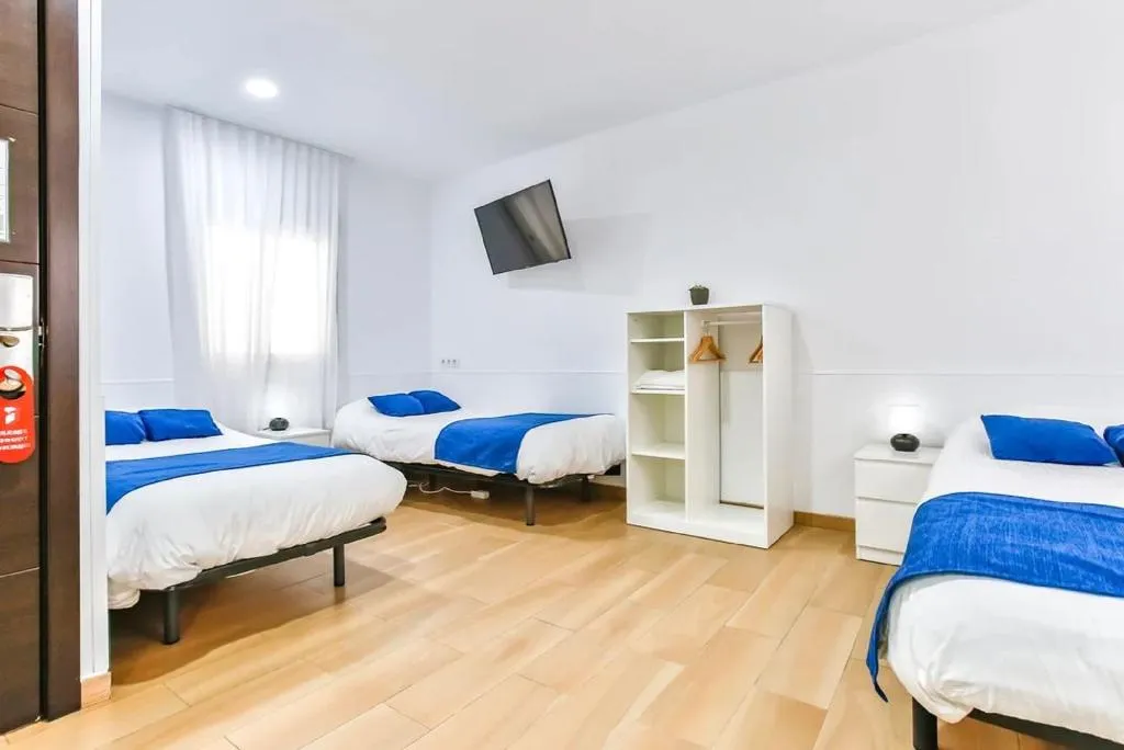 TRIPLE STANDARD Room, Laramond Barcelona Rooms, Barcelona