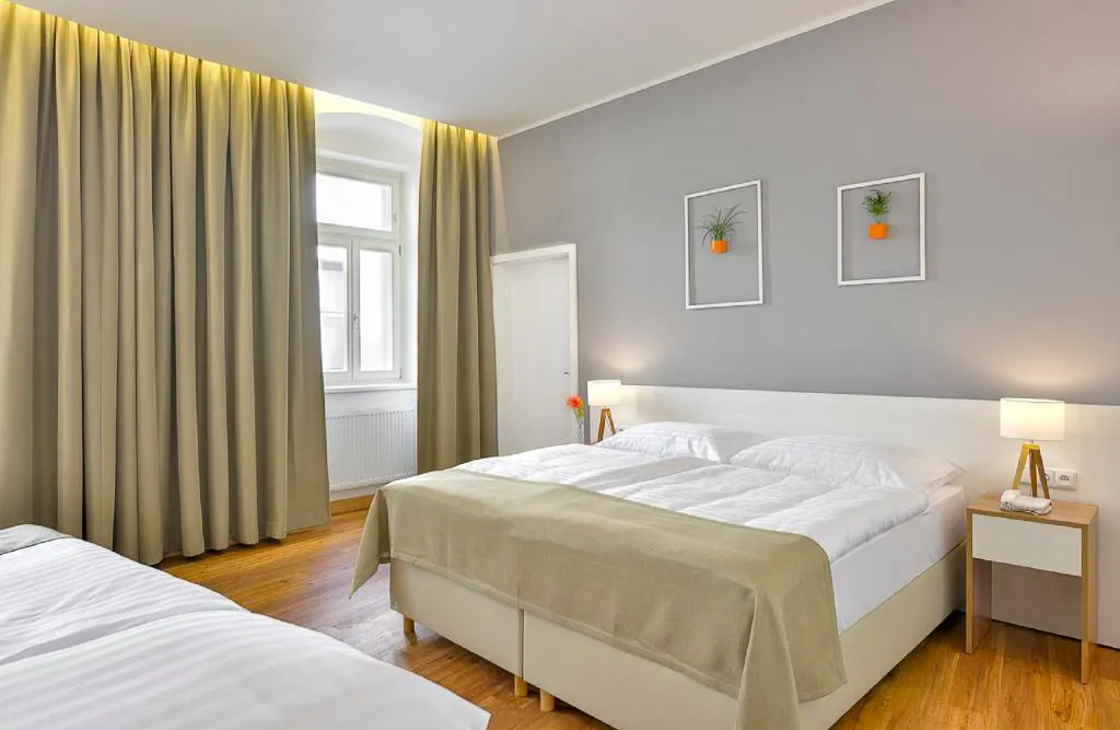 DOUBLE SUPERIOR Room, Hotel Garden Court Prague, Prague