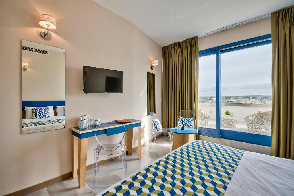 Double or Twin DELUXE WITH JACUZZI Room, The British Suites, Malta