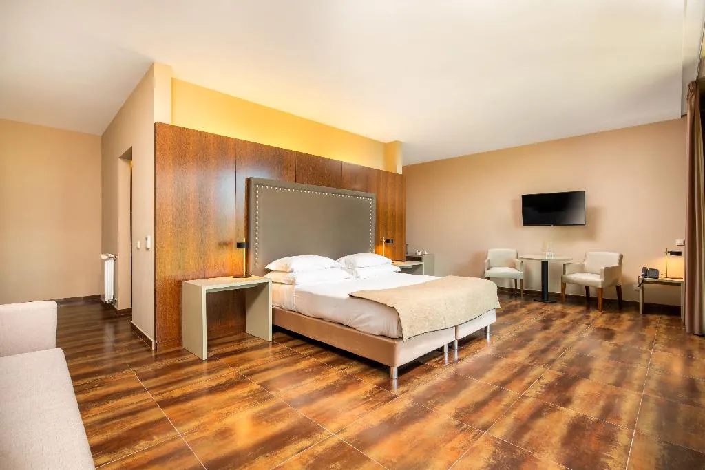 Double or Twin DELUXE Room, NAU Morgado Golf and Country Club, Algarve