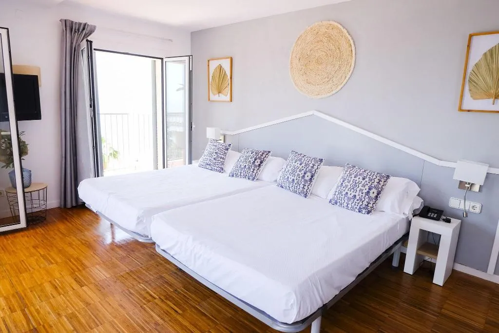 Room, Subur, Costa Brava