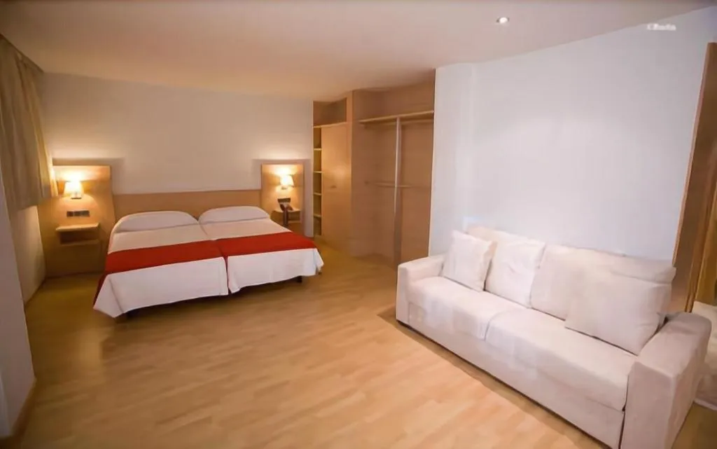 Room, Bag, Valencia