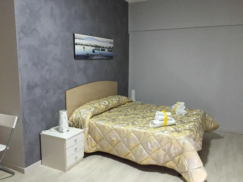Room, B&B Sirentum, Naples