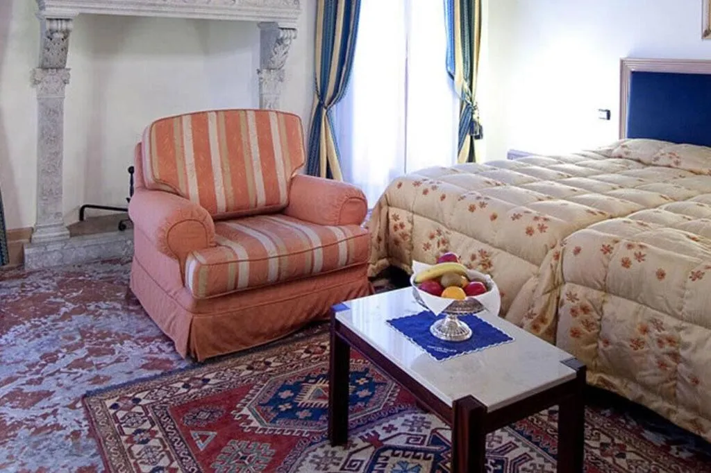 FAMILY ROOM WITH DOUBLE BED Room, Foscari Palace, Venice