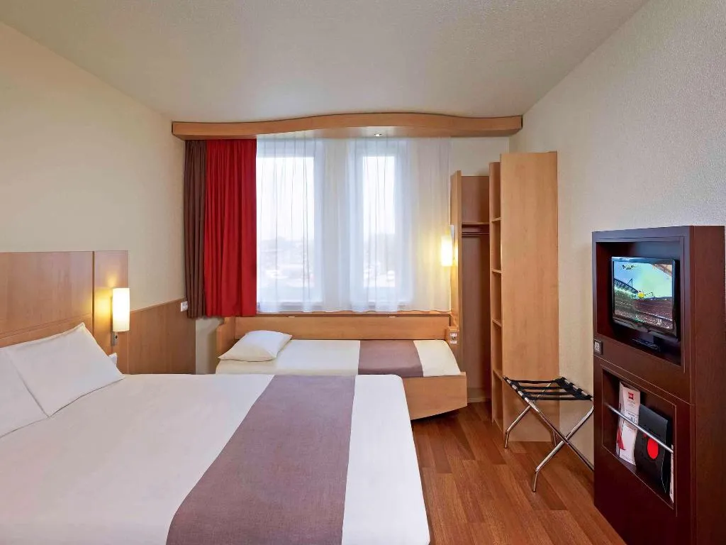 FAMILY ROOM WITH DOUBLE BED Room, ibis Krakow Stare Miasto, Krakow