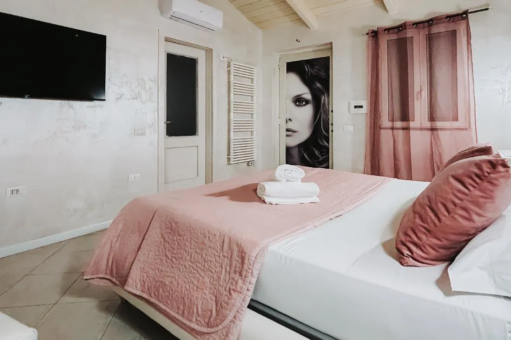 JUNIOR SUITE WITH JACUZZI Room, Bee Queen Hotel, Naples