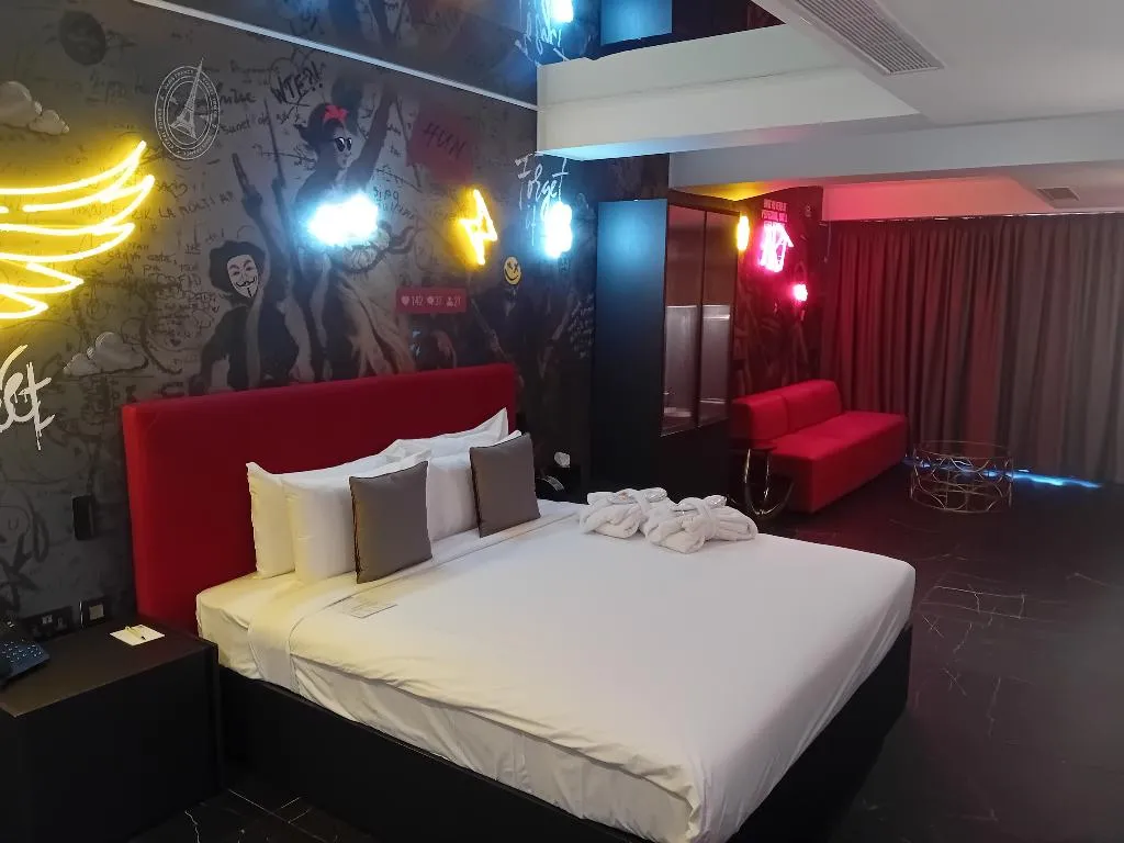 SUITE DELUXE WITH JACUZZI Room, So City Hotel, Malta