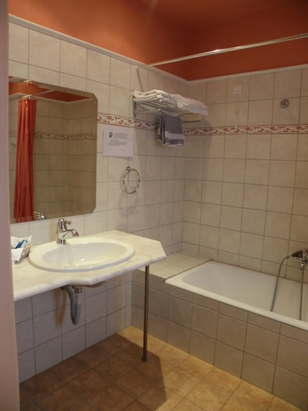 Room, Mont Helmos, Athens