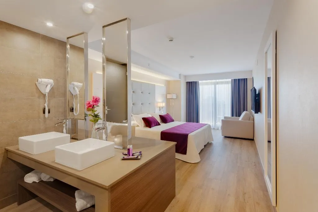 Double or Twin SUPERIOR Room, Beverly Park, Costa Brava
