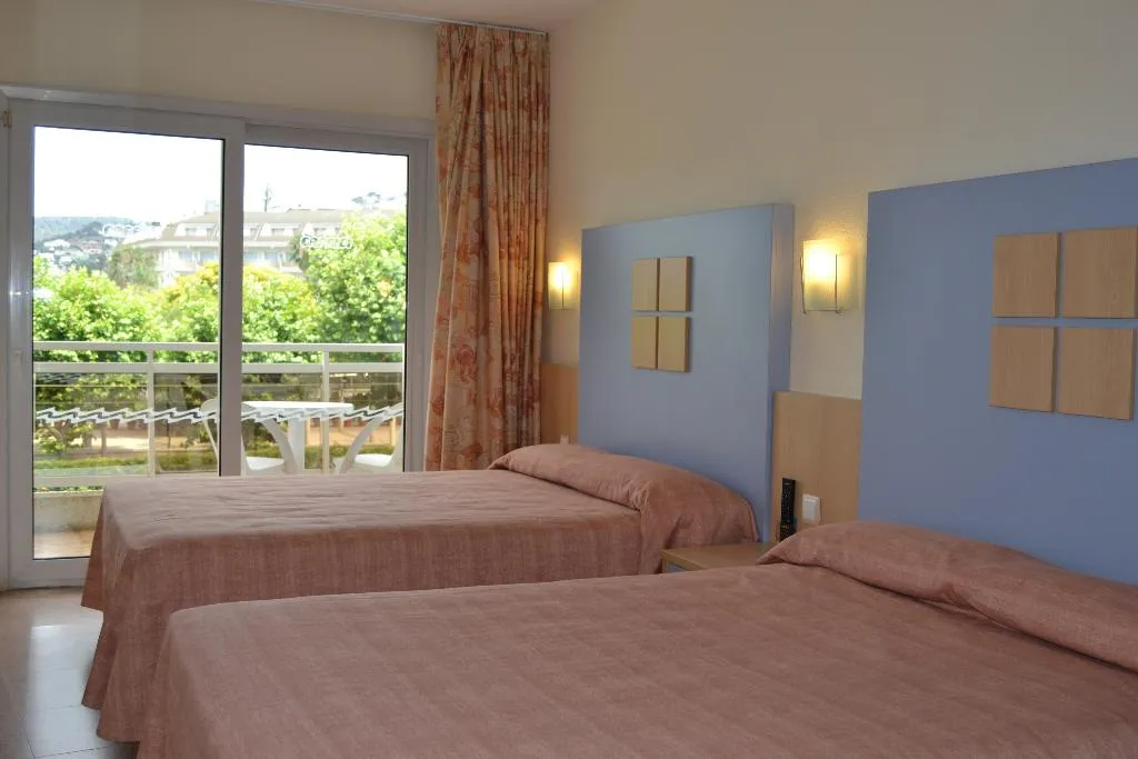 FAMILY ROOM CAPACITY 3 Room, Caprici Beach Hotel & Spa, Costa Brava