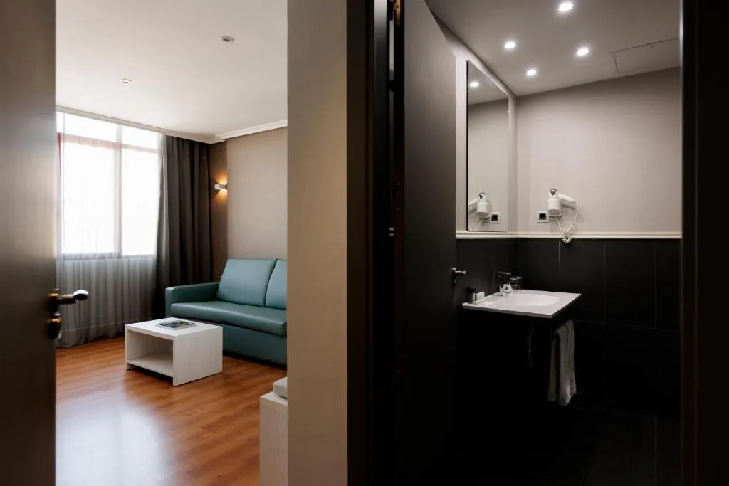 JUNIOR SUITE STANDARD Room, Pax Guadalajara, Madrid