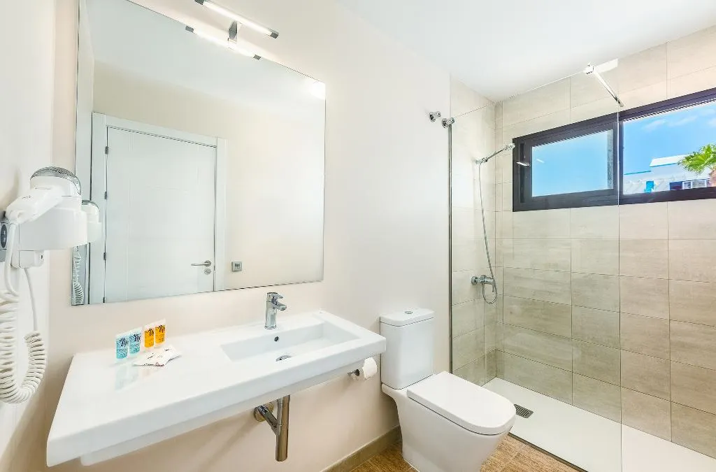 APARTMENT CAPACITY 4 ONE BEDROOM Room, Apartamentos Rosamar, Lanzarote