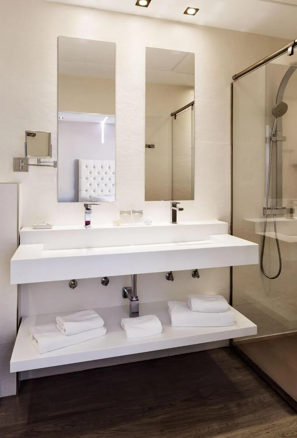 Room, Francisco I, Madrid