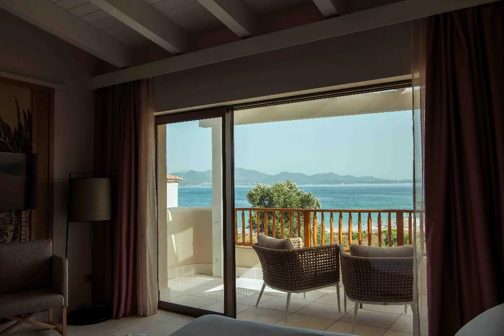 DOUBLE DELUXE SEA VIEW Room, Cala Cuncheddi - VRetreats, Olbia
