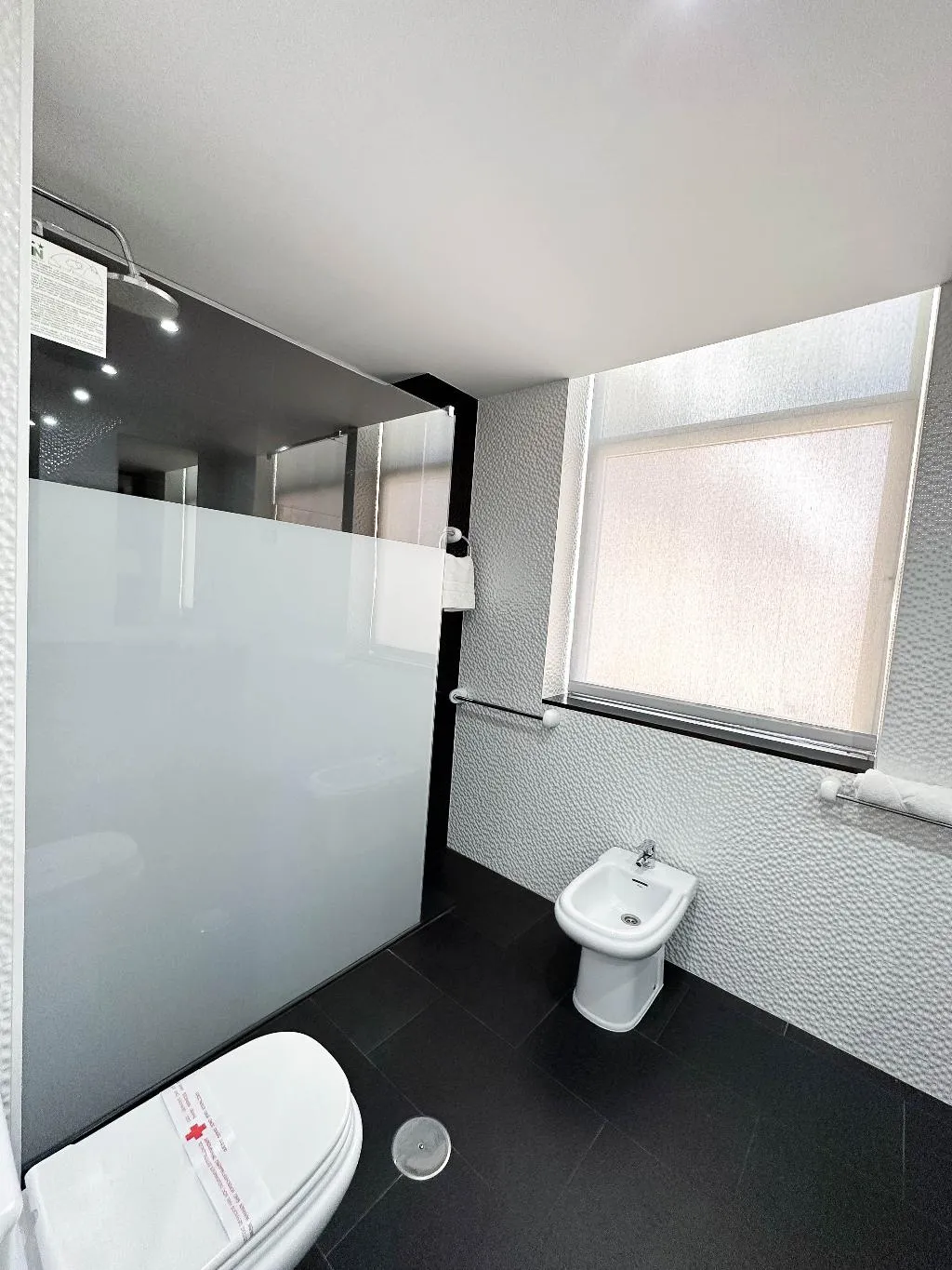FAMILY ROOM CAPACITY 4 Room, Avenida de España, Madrid