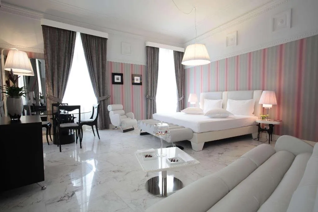 Room, Grand Hotel Palace Rome, Rome