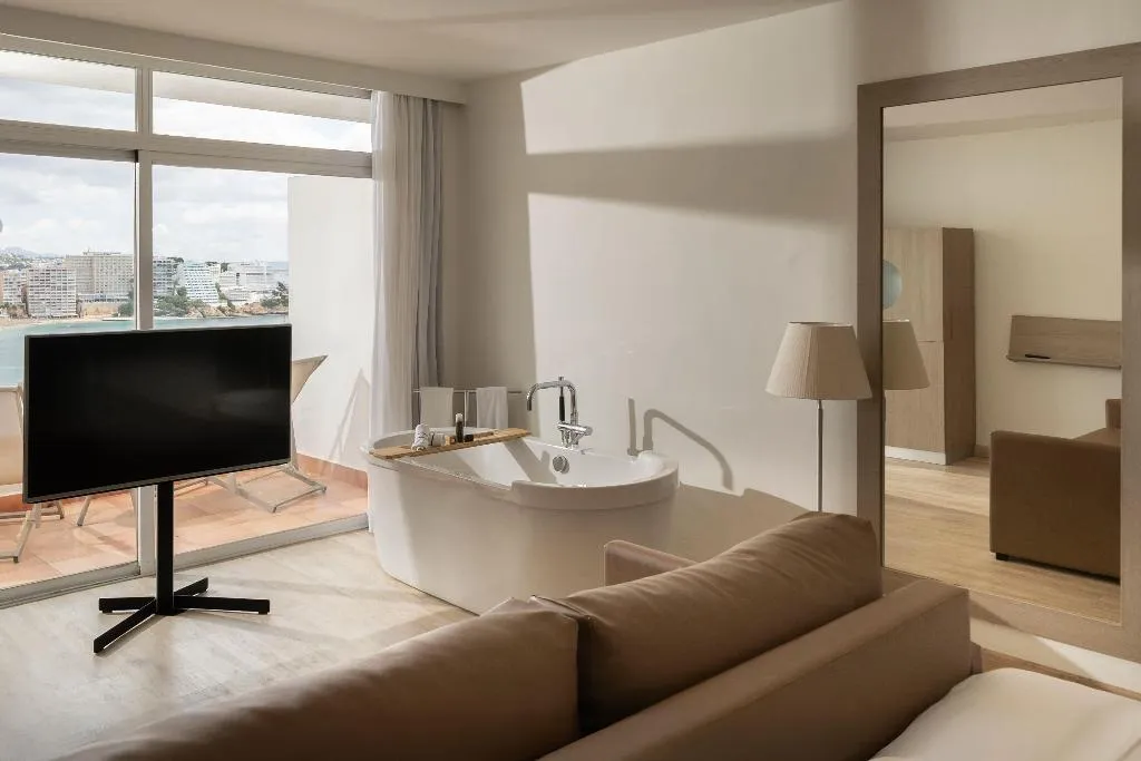 JUNIOR SUITE STANDARD Room, Melia Calvia Beach, Majorca