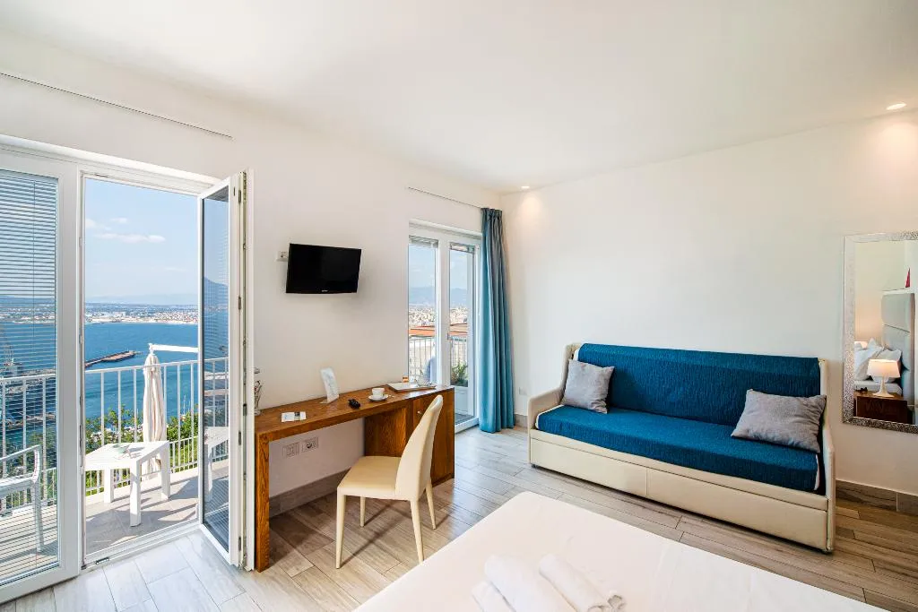 DOUBLE SUPERIOR SEA VIEW Room, Relais Manfredi, Naples