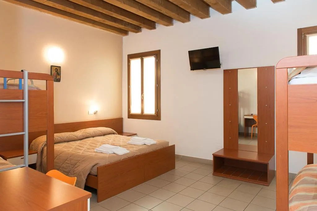 Room, Domus Clugiae, Venice