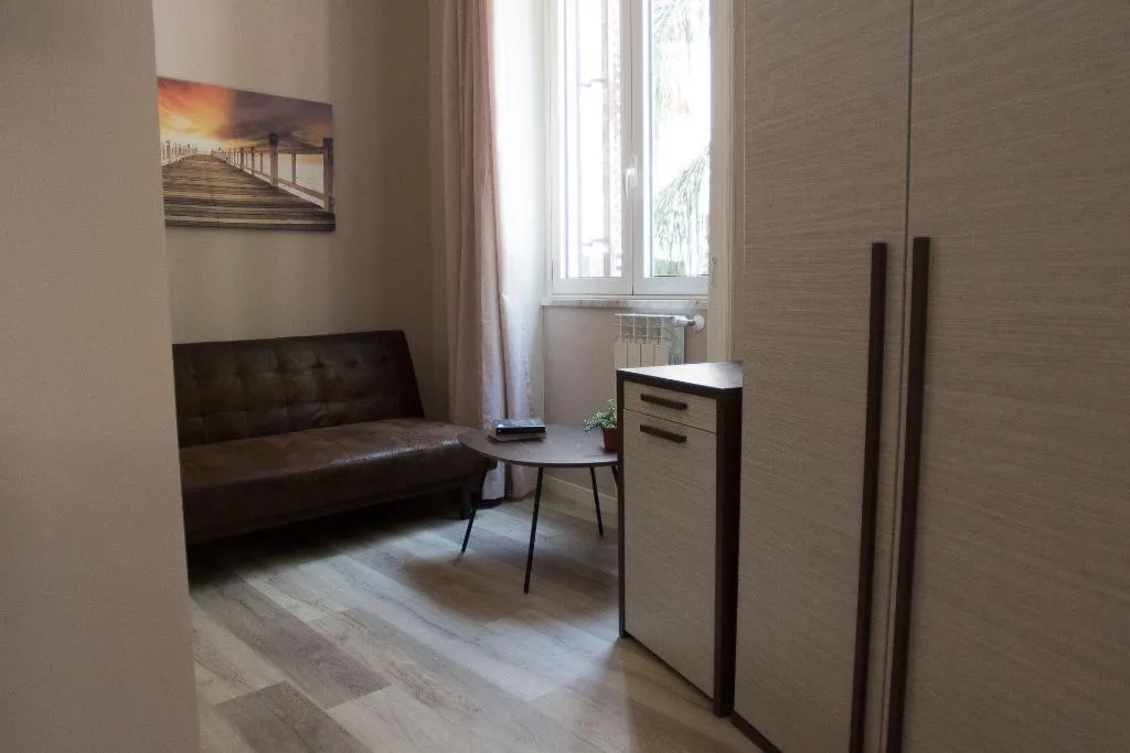 Room, Bagnasco 18, Palermo