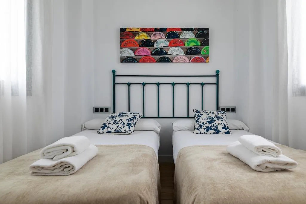 APARTMENT TWO BEDROOMS WITH TERRACE Room, Holiday Rentals Tempa Museo, Seville
