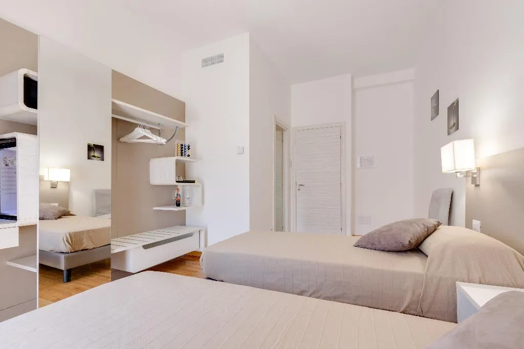 Double or Twin DELUXE WITH BALCONY Room, Dolce Luxury Rooms, Rome