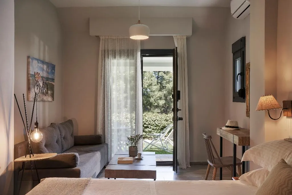 JUNIOR SUITE GARDEN VIEW Room, Mirabilia boutique hotel, Halkidiki