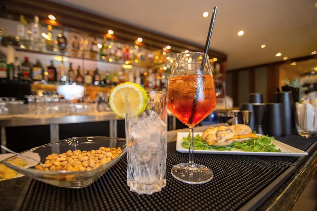 Bar, Dioscuri Bay Palace, Catania