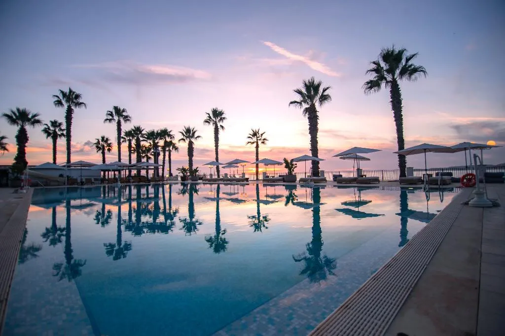 Pool, Dioscuri Bay Palace, Catania