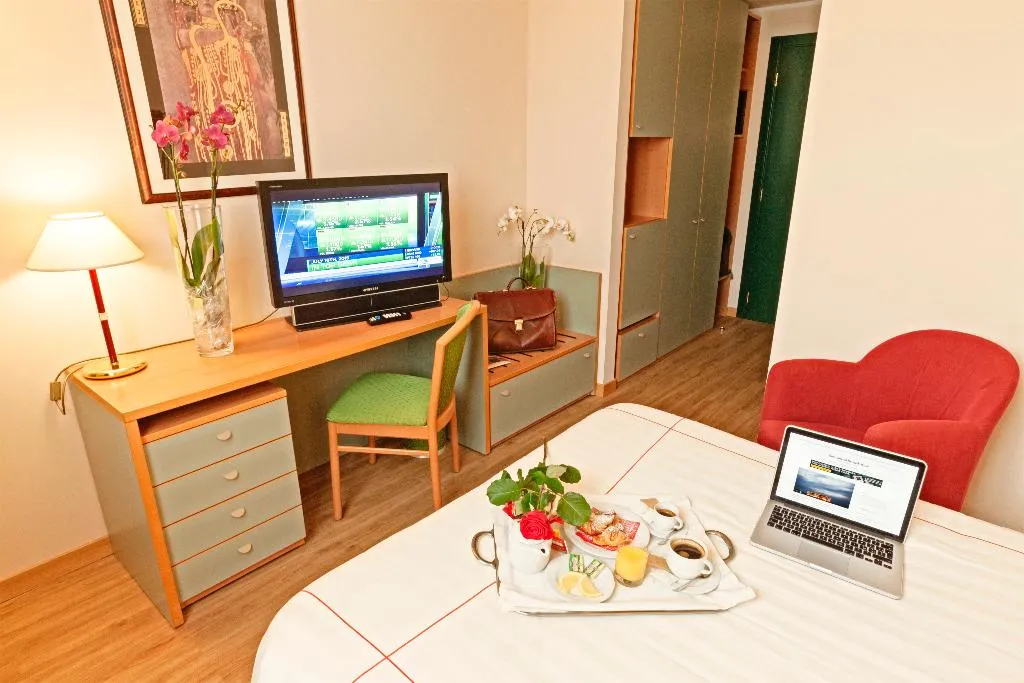 SINGLE STANDARD Room, Rege Hotel, Milan