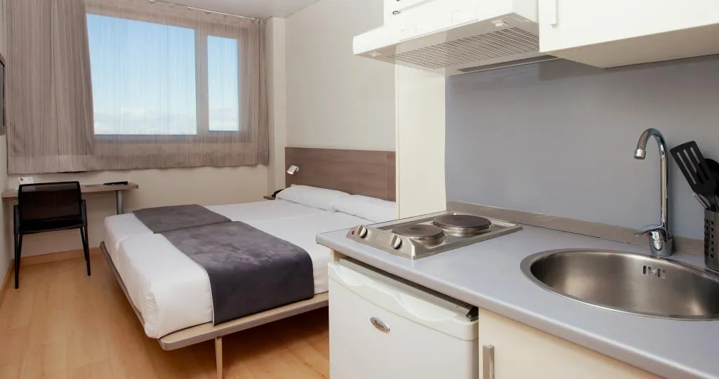 STUDIO CAPACITY 1 Room, Vertice Roomspace Madrid, Madrid