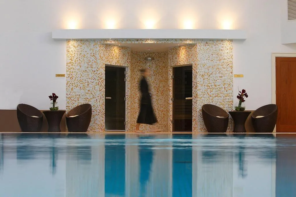 Pool, The Shelbourne, Autograph Collection, Dublin