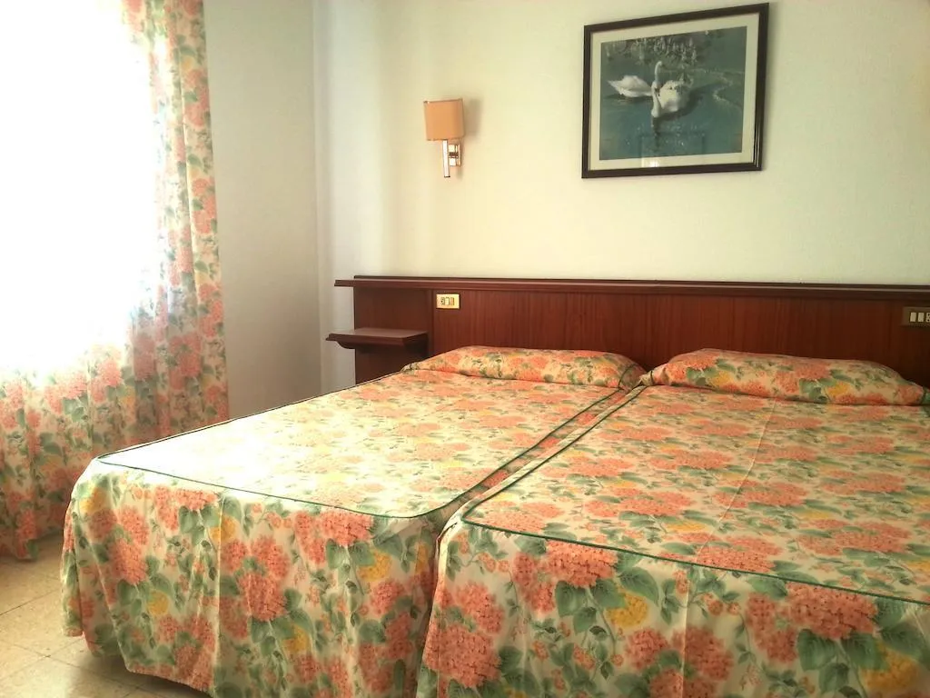 DOUBLE SINGLE USE STANDARD Room, Hostal del Sol, Costa Brava