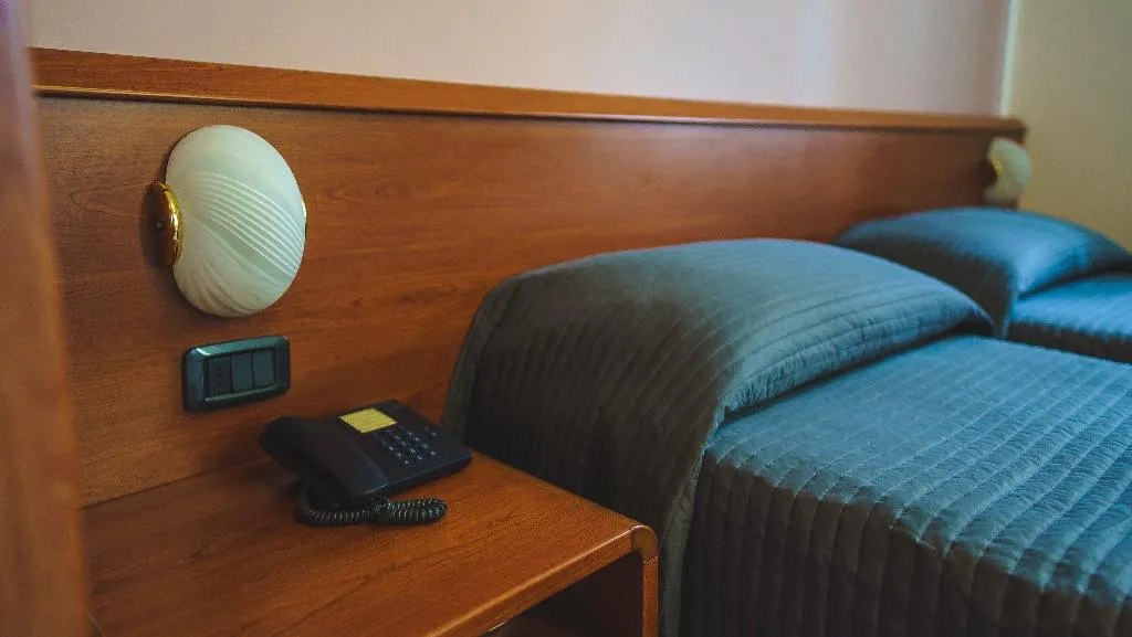 TWIN STANDARD Room, Hotel Venini, Milan